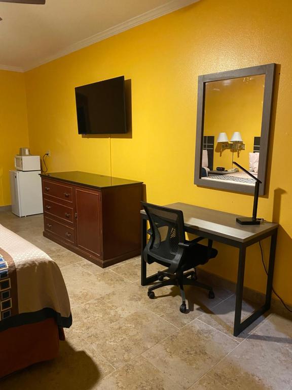 Los Fresnos Inn and Suites image 15
