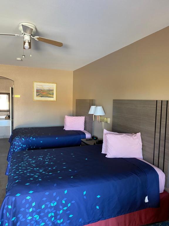 Los Fresnos Inn and Suites image 17