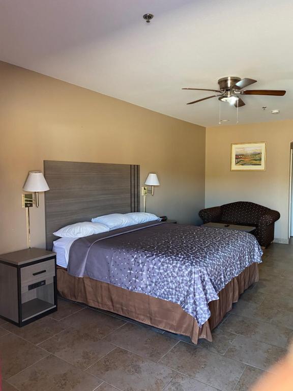 Los Fresnos Inn and Suites image 23