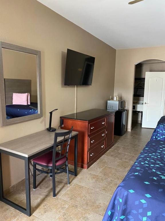 Los Fresnos Inn and Suites image 25