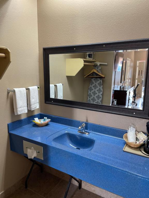 Los Fresnos Inn and Suites image 7